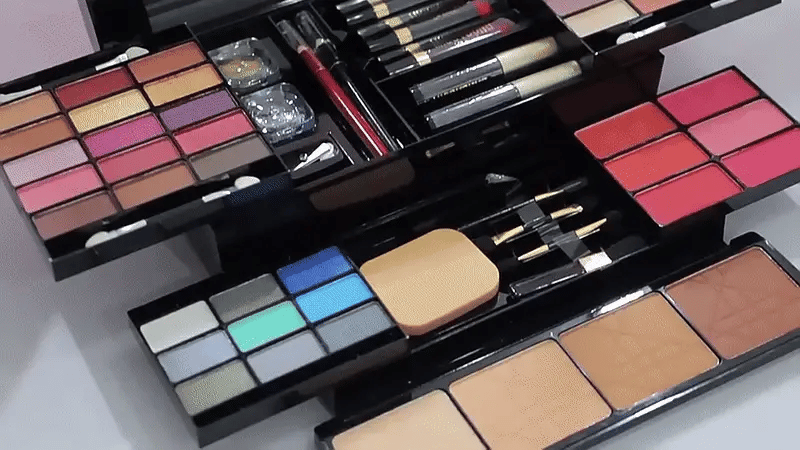 Classic Makeup Kit ©